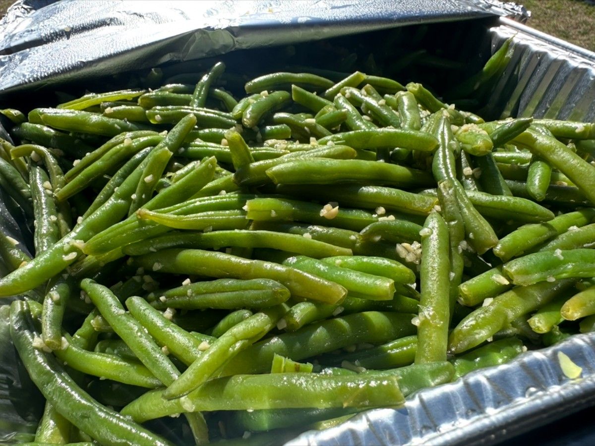 Fresh garlic green beans in a serving pan